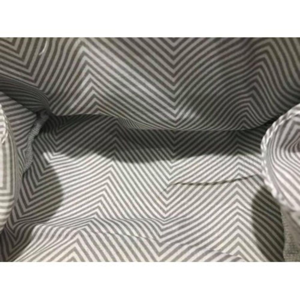 United Airlines POLARIS Saks Fifth Avenue Bag - Picture 2 of 3